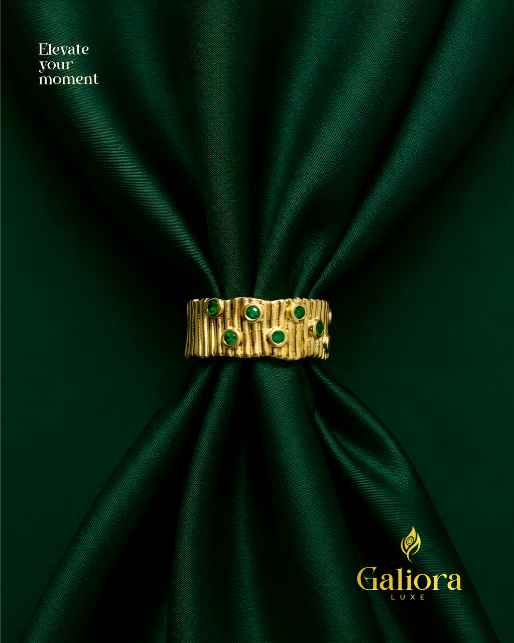 Emerald Curvy Textured Ring