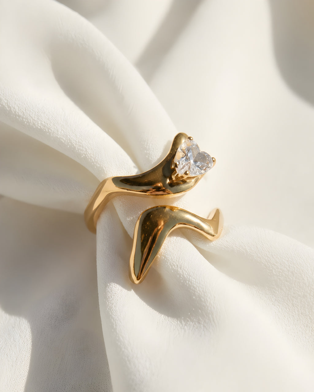 Serpentina Heart Ring
