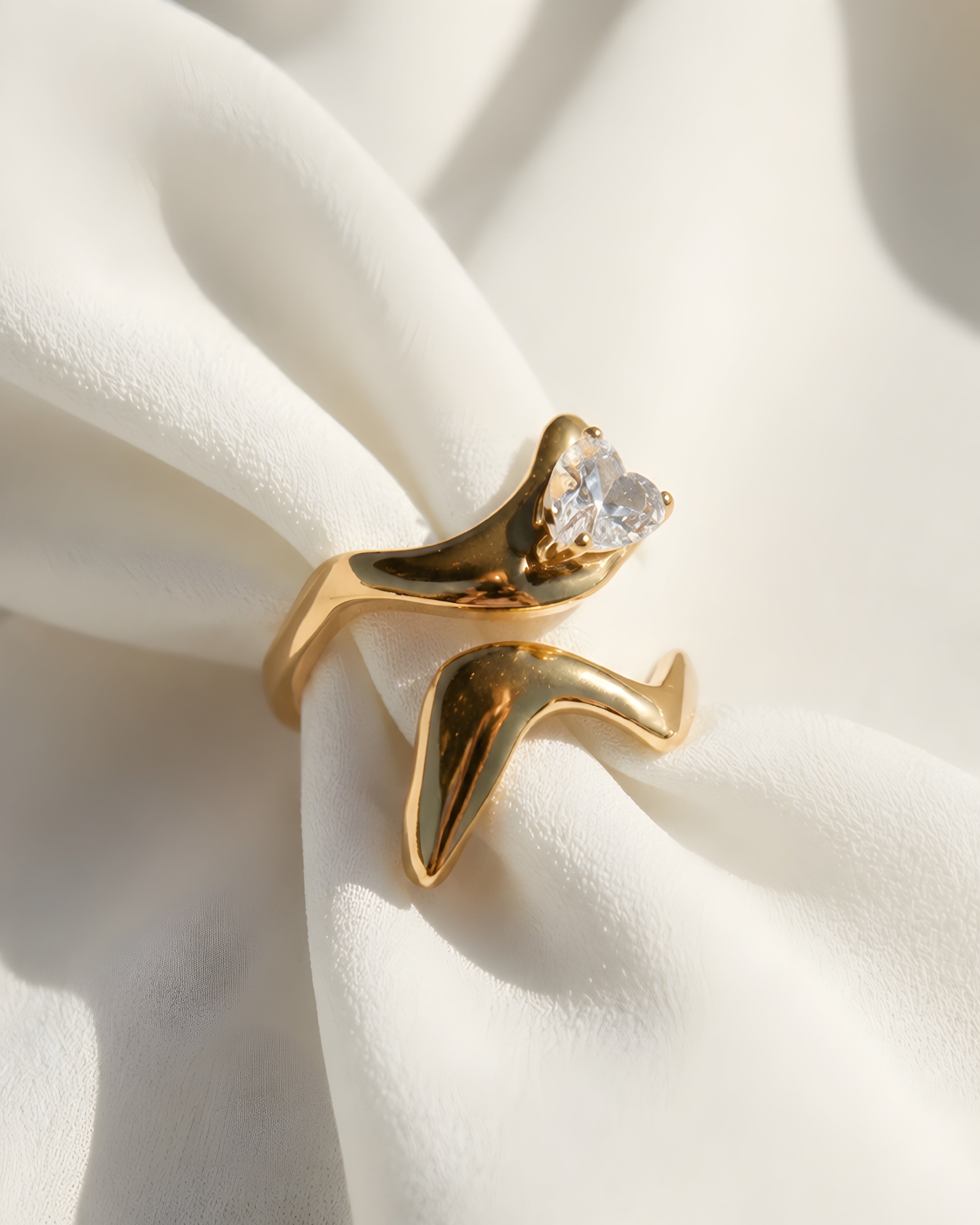 Serpentina Heart Ring